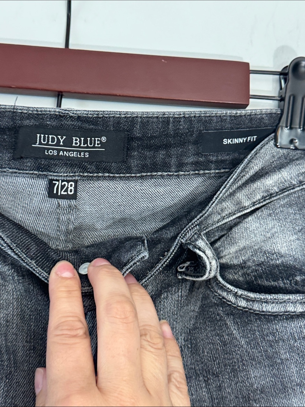 Judy Blue Grey Washed Ankle Jeans with Raw Hem Skinny Fit Sz 7/28 - Picture 2 of 4